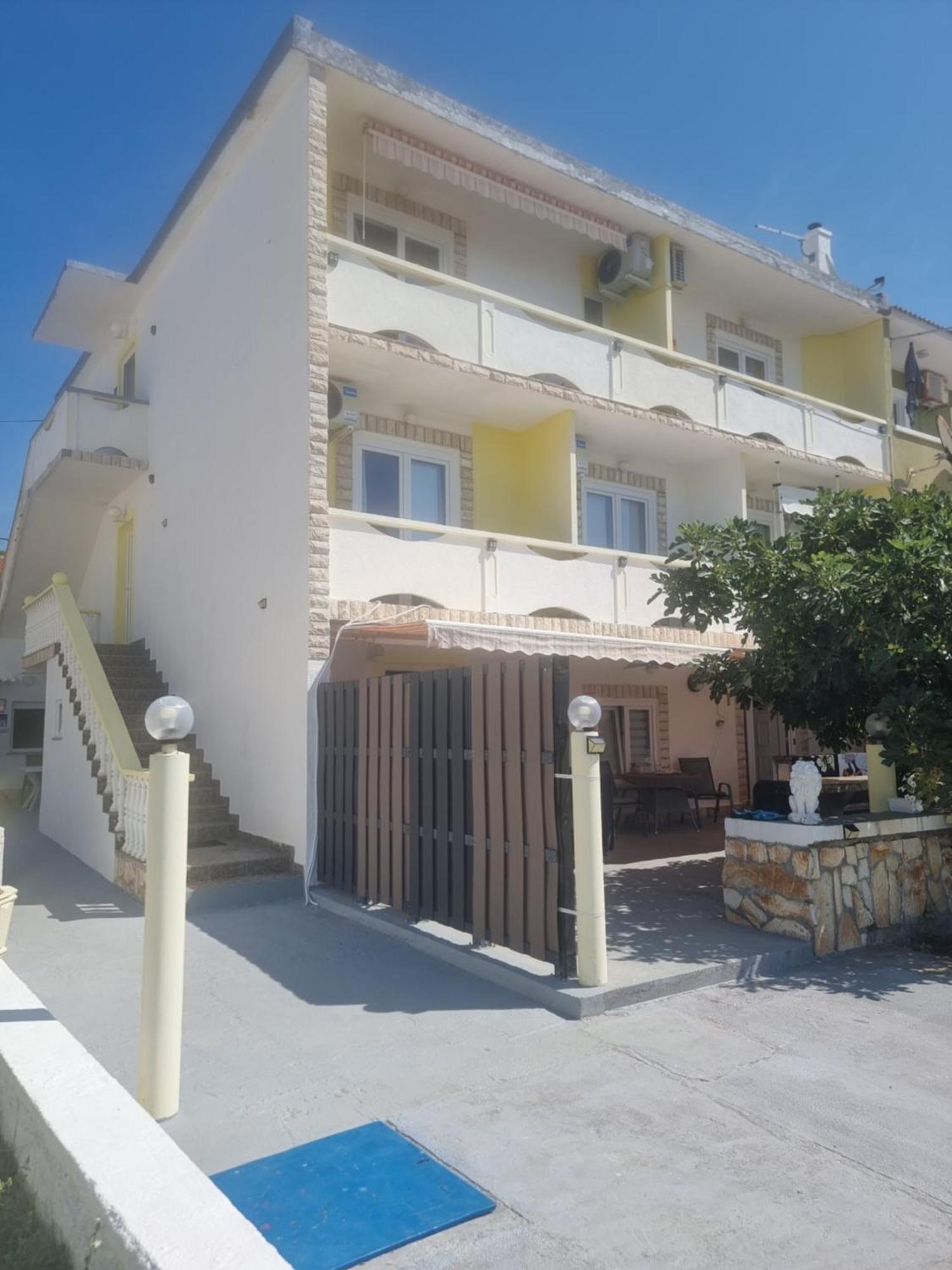 Apartmani Alen Dinjiška Exterior foto